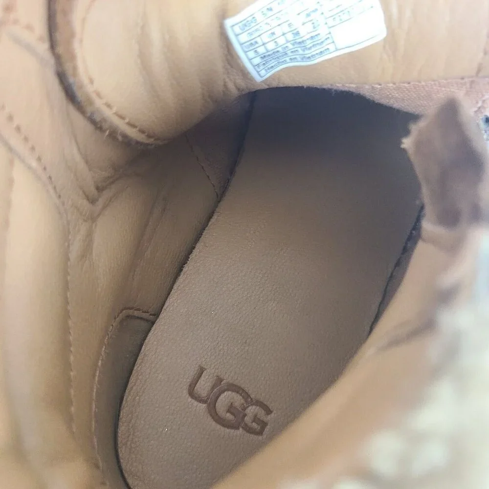 UGG Girls Pure Leather Lace Up Zipper Sneaker Boots with‎ Wool Fur Size 5